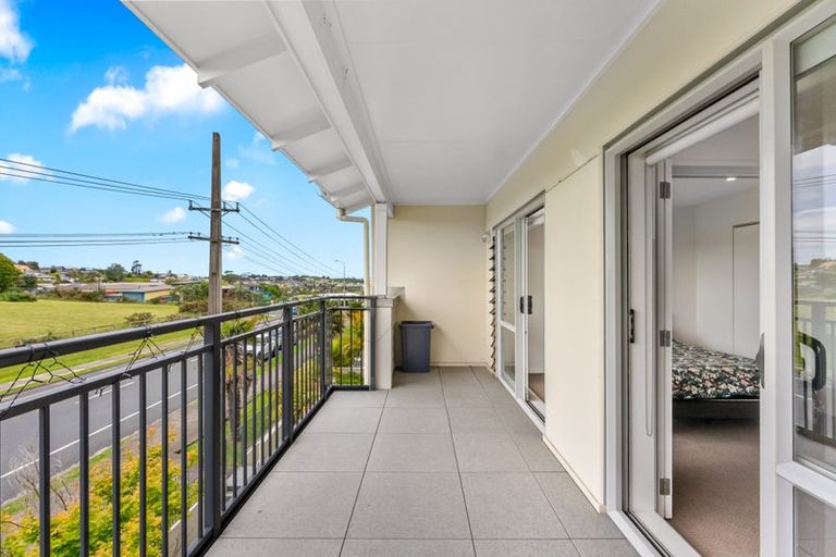 Photo of property in 16b/71 Spencer Road, Oteha, Auckland, 0632