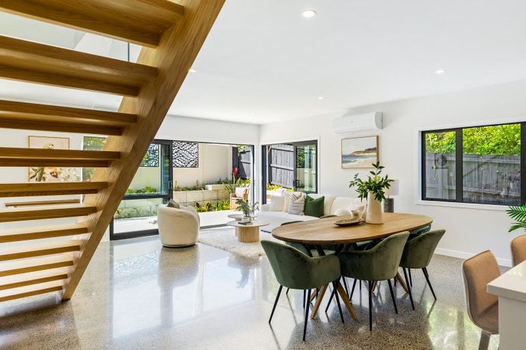 Photo of property in 15 Schnapper Rock Road, Greenhithe, Auckland, 0632