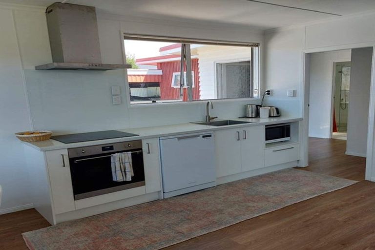 Photo of property in 403 Devon Street West, Lynmouth, New Plymouth, 4310