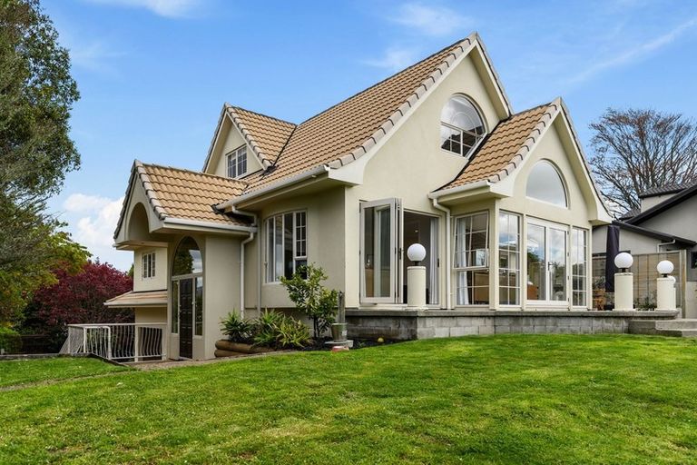 Photo of property in 6 Tupara Crescent, Kawaha Point, Rotorua, 3010