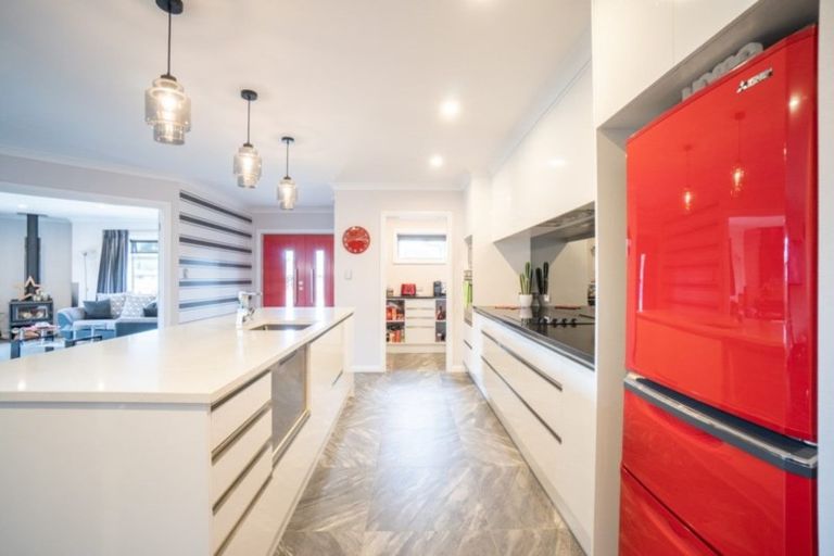 Photo of property in 3 Freedom Drive, Kelvin Grove, Palmerston North, 4414