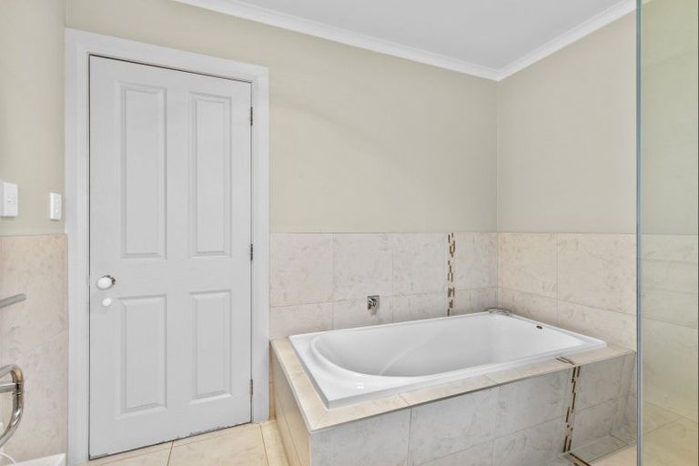 Photo of property in 44 Tutakarae Road, Kelvin Grove, Palmerston North, 4470