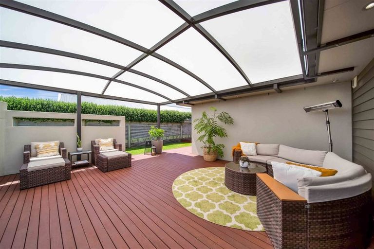 Photo of property in 9 Sampson Avenue, Waiwhakaiho, New Plymouth, 4312