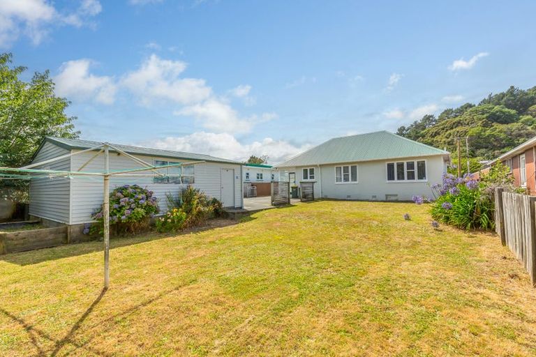 Photo of property in 16 Peel Place, Wainuiomata, Lower Hutt, 5014