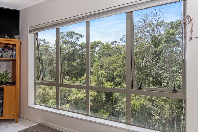 Photo of property in The Haven, 10/120 Beach Haven Road, Beach Haven, Auckland, 0626