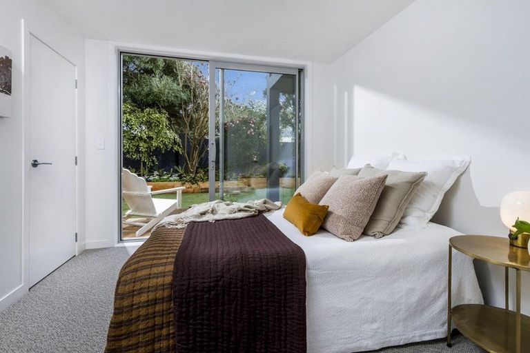 Photo of property in 2/43 Princes Street, Northcote Point, Auckland, 0627