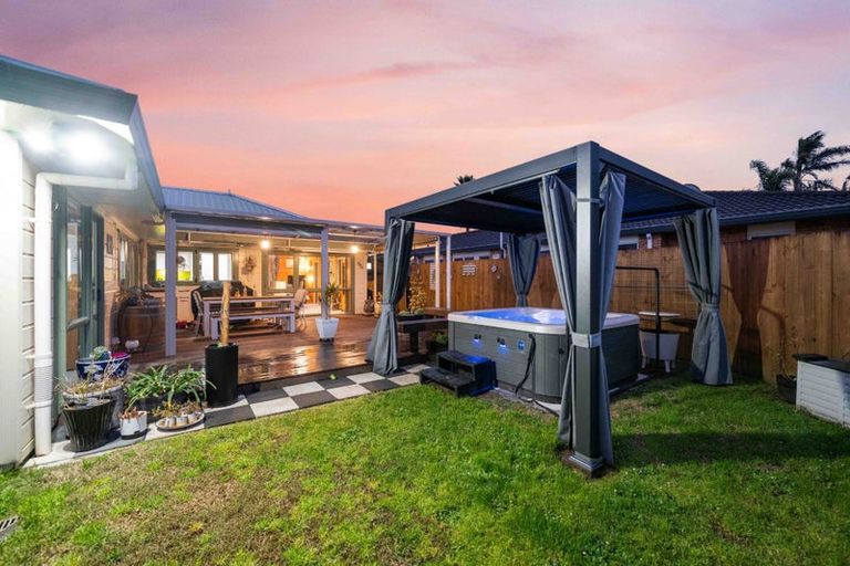 Photo of property in 1 Coolen Place, Tuakau, 2121