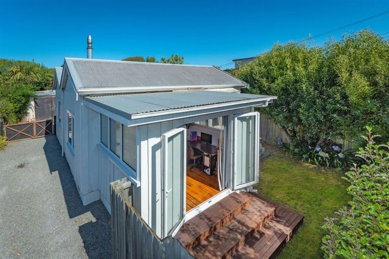 Photo of property in 91 Bowhill Road, New Brighton, Christchurch, 8083