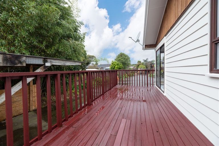 Photo of property in 27 Larissa Avenue, Henderson, Auckland, 0610