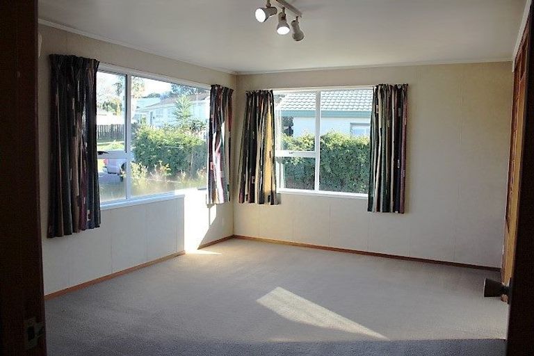Photo of property in 21 Lisa Rise, Half Moon Bay, Auckland, 2012