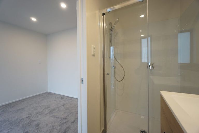 Photo of property in 3/26 Buscomb Avenue, Henderson, Auckland, 0610