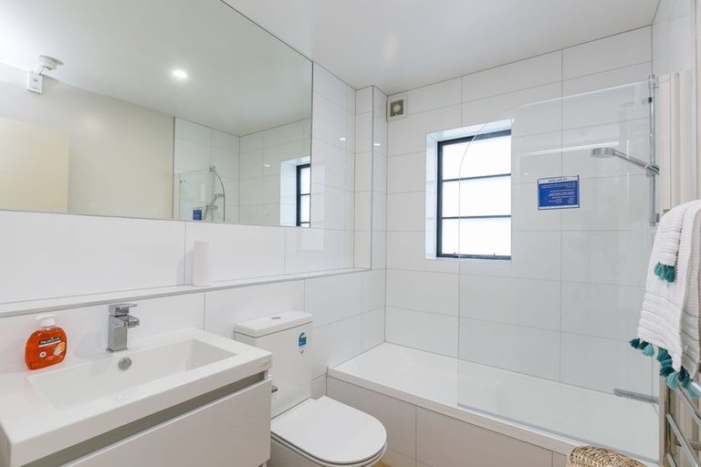 Photo of property in Westhaven Apartments, 13/127 Molesworth Street, Thorndon, Wellington, 6011