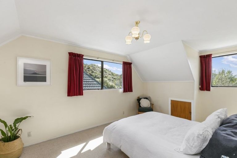 Photo of property in 6 Tedder Way, Karori, Wellington, 6012