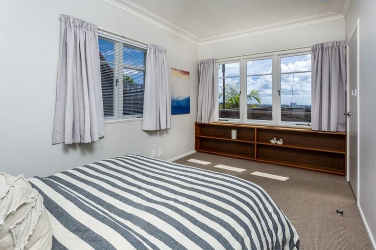 Photo of property in 1/73 Ocean View Road, Hillcrest, Auckland, 0627