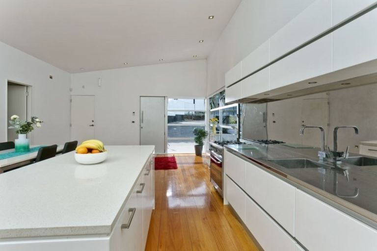 Photo of property in 16c Charmaine Road, Torbay, Auckland, 0630