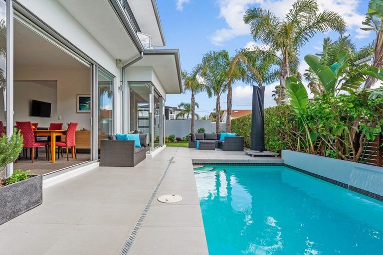 Photo of property in 2a Mirwill Road, Rothesay Bay, Auckland, 0630