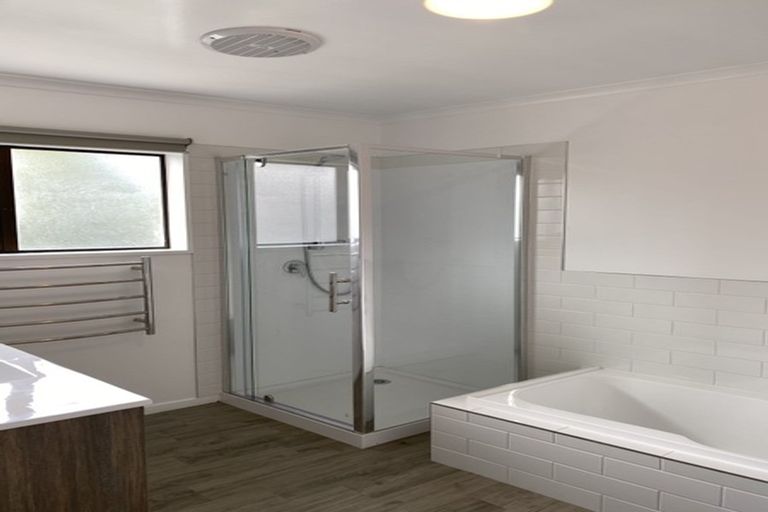 Photo of property in 13 Gilbass Avenue, Hamilton Lake, Hamilton, 3204