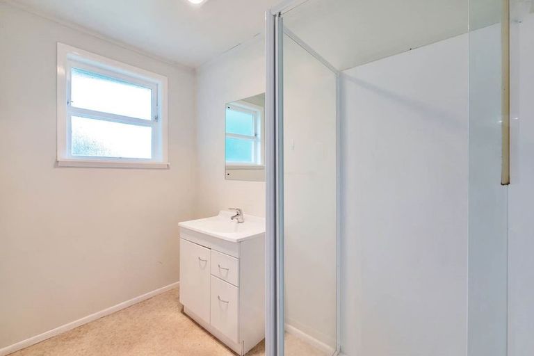 Photo of property in 13a Ribblesdale Road, Henderson, Auckland, 0612