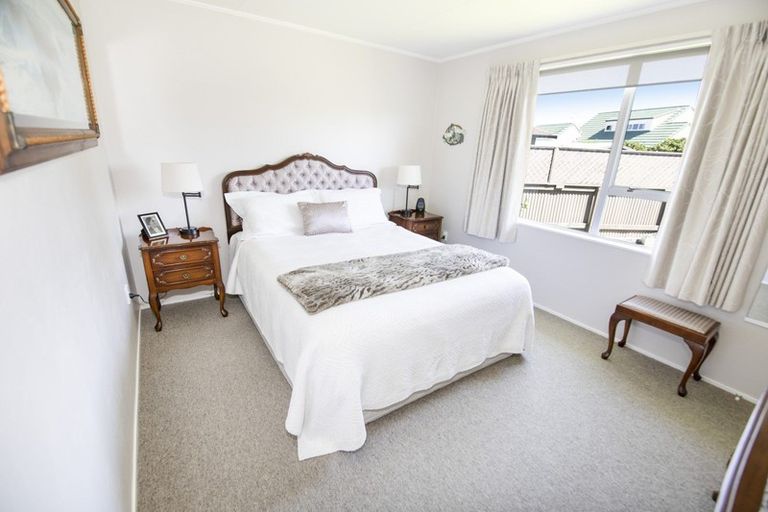 Photo of property in 20 Valerie Street, Clive, 4102