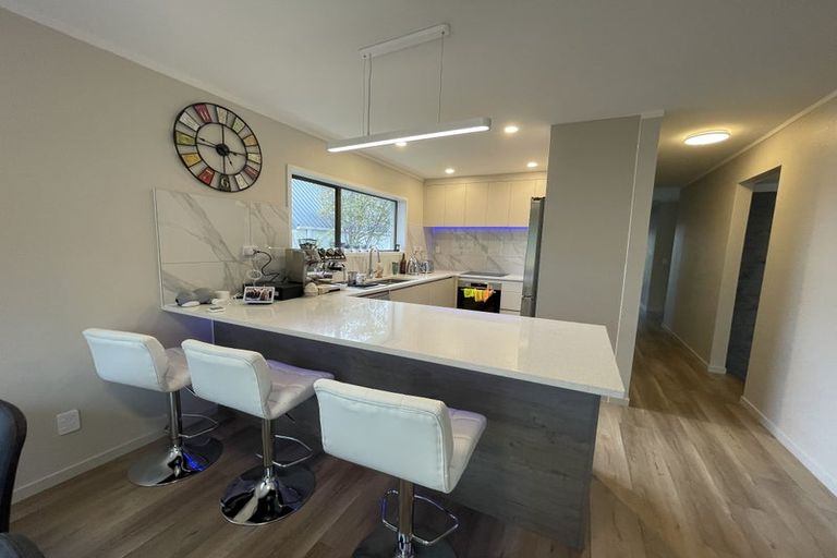 Photo of property in 18 King Richard Place, Browns Bay, Auckland, 0630