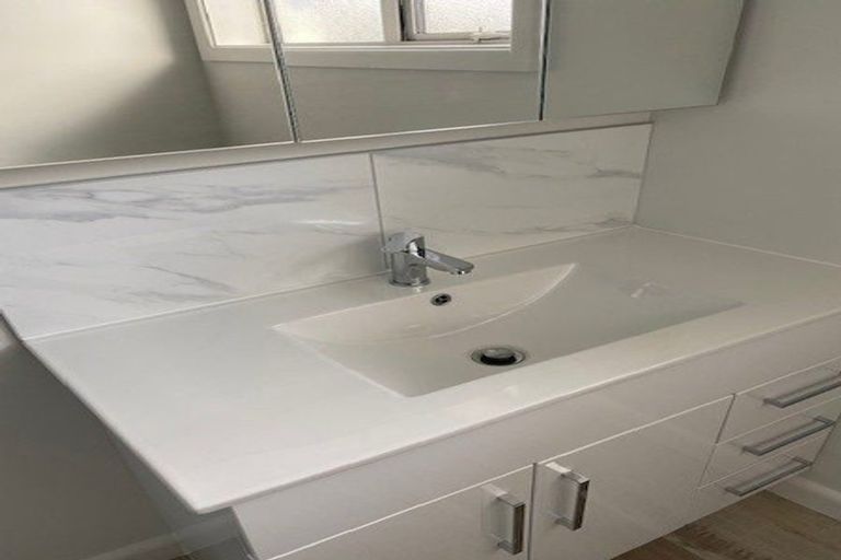 Photo of property in 1/48 Straven Road, Riccarton, Christchurch, 8011