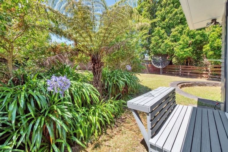 Photo of property in 66 Bond Crescent, Forrest Hill, Auckland, 0620
