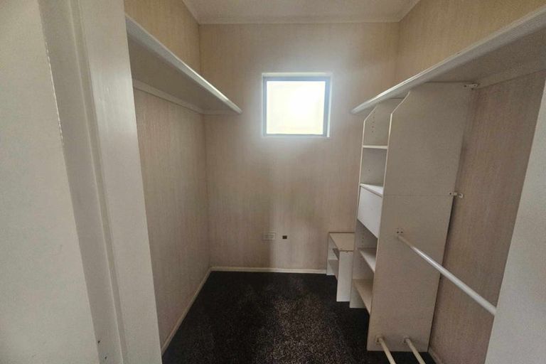 Photo of property in 3 Bayswater Place, Newlands, Wellington, 6037