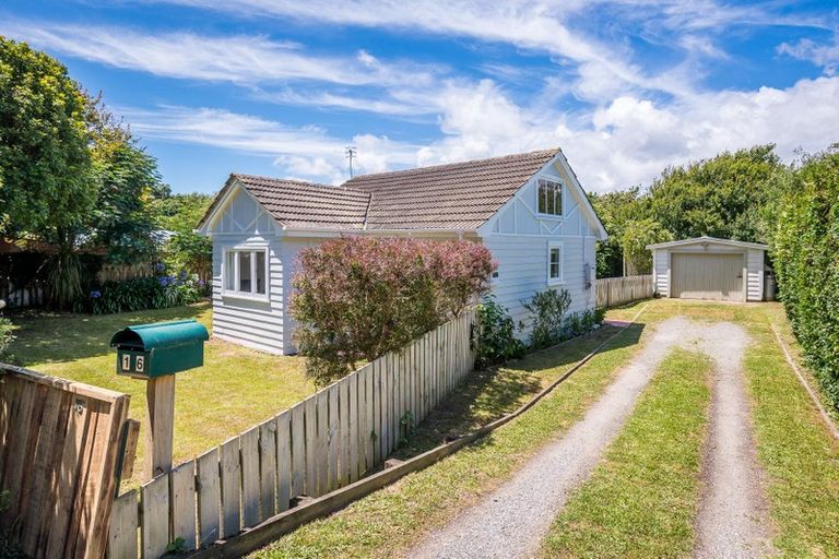 Photo of property in 16 Renown Road, Raumati South, Paraparaumu, 5032