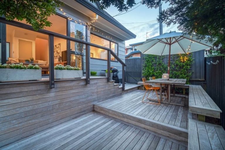 Photo of property in 3/211 Onewa Road, Birkenhead, Auckland, 0626