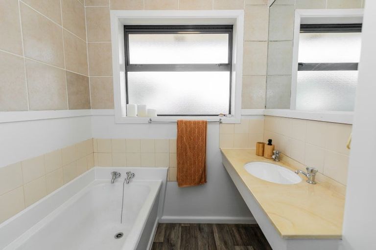 Photo of property in 6 Gladson Avenue, Sockburn, Christchurch, 8042