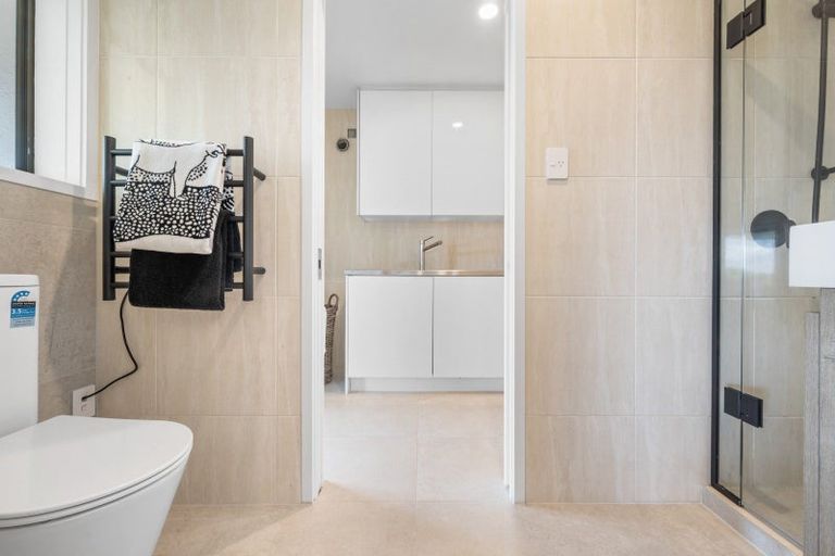 Photo of property in 28 Falstaff Place, Half Moon Bay, Auckland, 2012