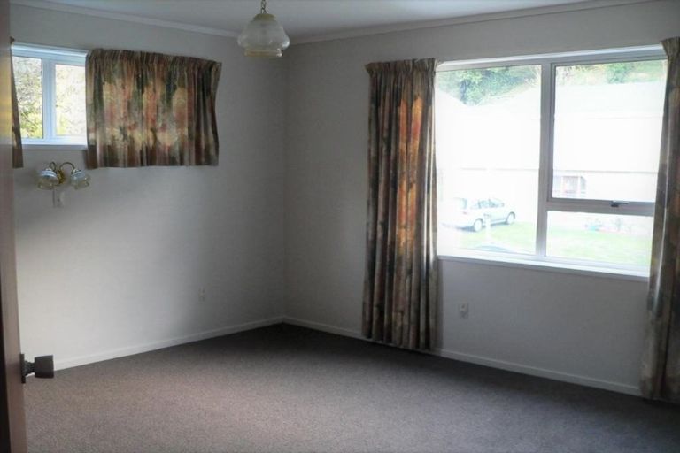 Photo of property in 15 Fyvie Avenue, Tawa, Wellington, 5028