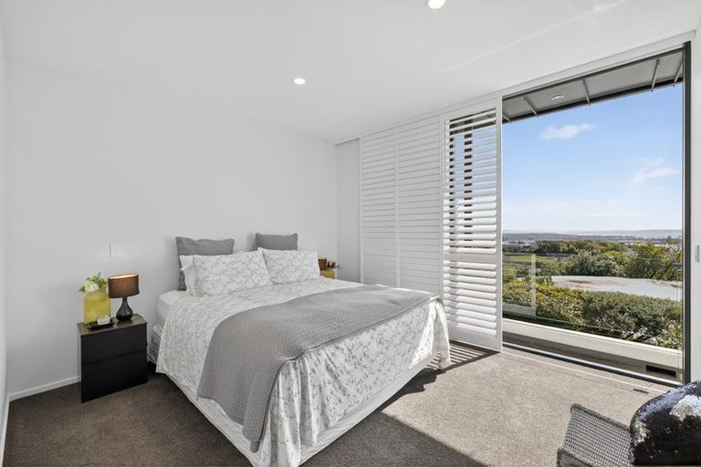 Photo of property in 98 Major Hornbrook Road, Mount Pleasant, Christchurch, 8081