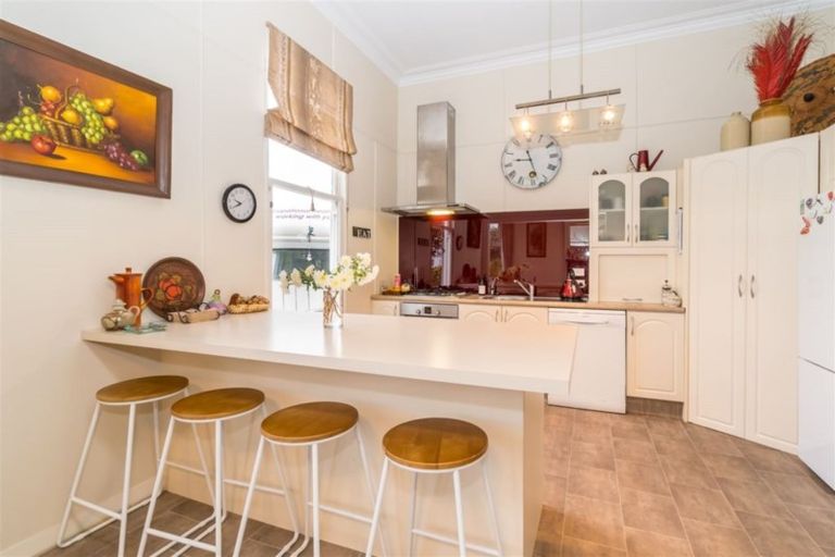 Photo of property in 121 Macandrew Road, South Dunedin, Dunedin, 9012