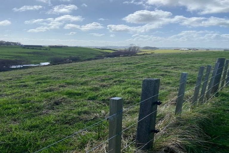 Photo of property in 84 Kaihau Road, Karioitahi, Waiuku, 2683