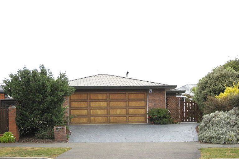Photo of property in 51 Anglesea Avenue, Parklands, Christchurch, 8083