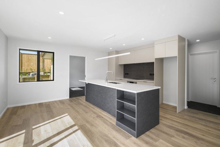 Photo of property in 10b Gradwell Place, Two Mile Bay, Taupo, 3330