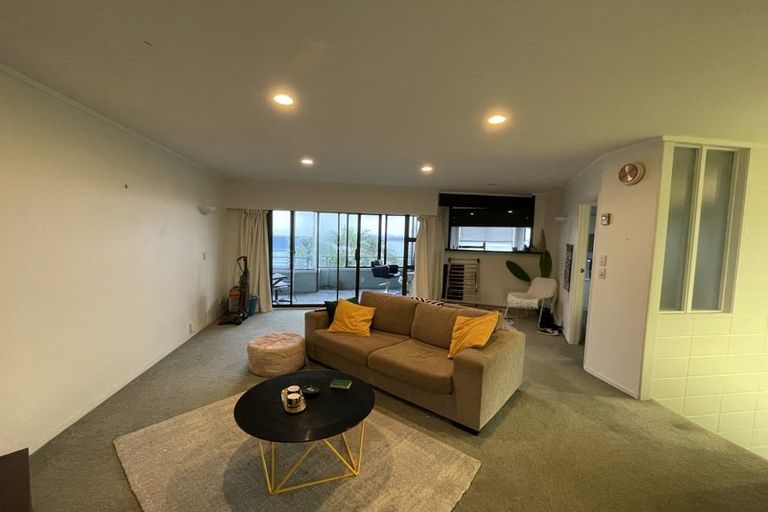 Photo of property in 1/64 Island Bay Road, Beach Haven, Auckland, 0626