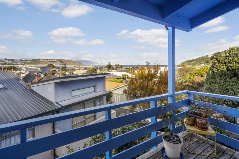 Photo of property in 140a Queens Drive, Lyall Bay, Wellington, 6022