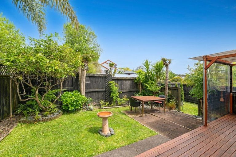 Photo of property in 1/2 Carl Place, Unsworth Heights, Auckland, 0632