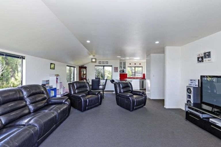Photo of property in 24 Kitewaho Road, Swanson, Auckland, 0816