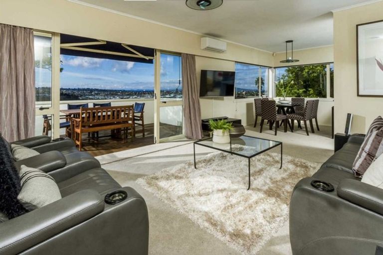 Photo of property in 58 Chivalry Road, Glenfield, Auckland, 0629