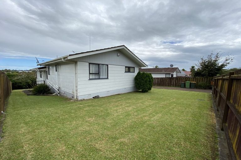Photo of property in 143 Aviemore Drive, Highland Park, Auckland, 2010
