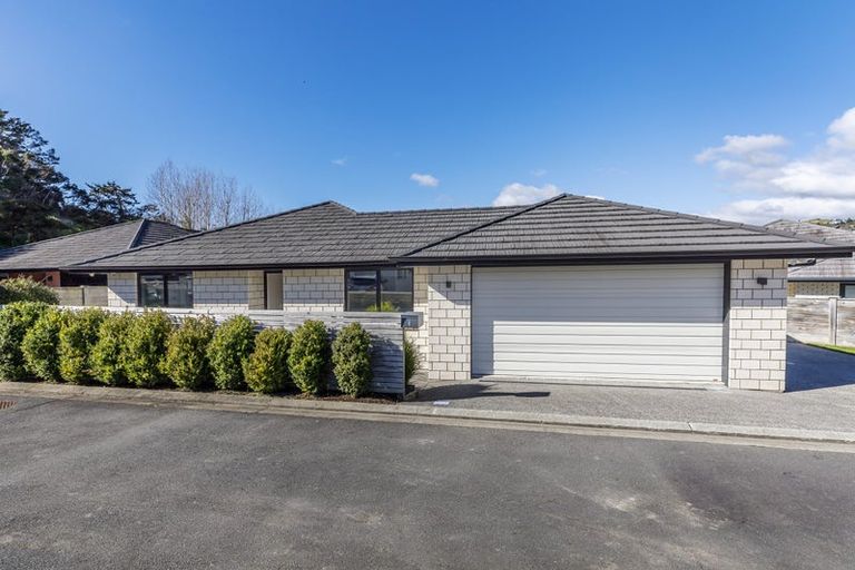 Photo of property in 6 Mooring Close, Whitby, Porirua, 5024
