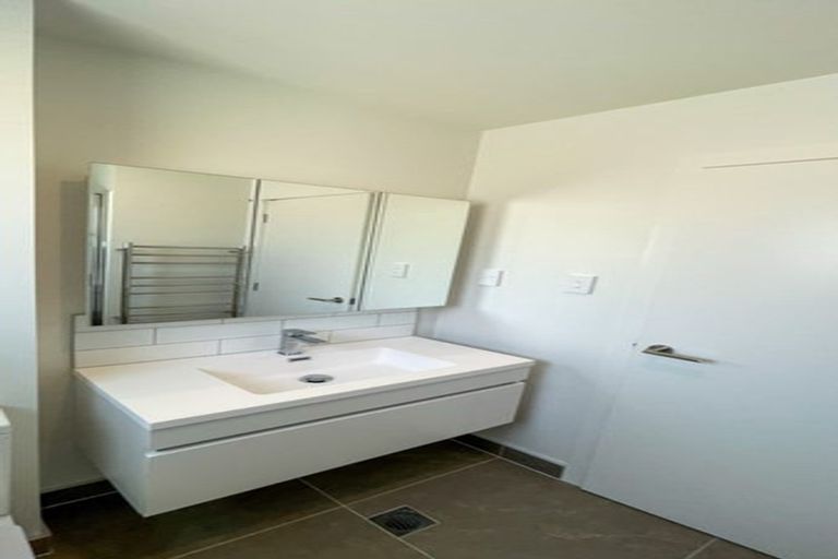 Photo of property in 13 Whanui Place, Mangere Bridge, Auckland, 2022