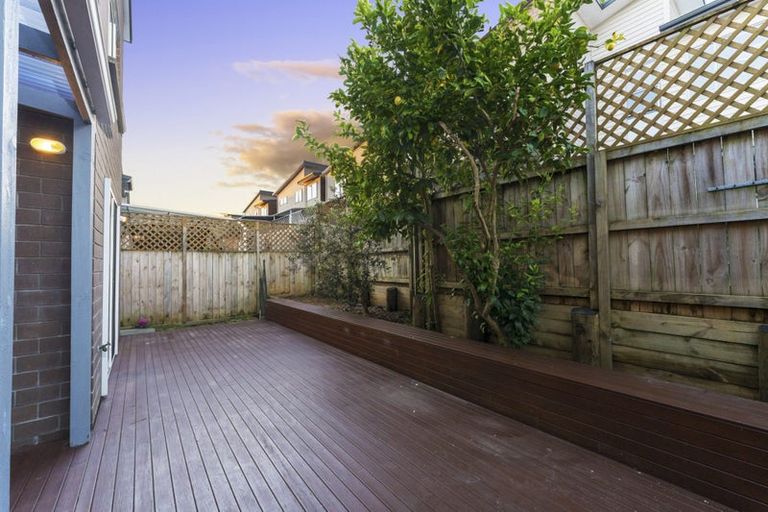 Photo of property in 22 Sunshine Boulevard, Sunnyvale, Auckland, 0612