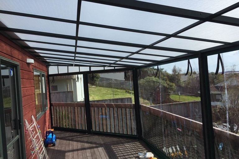 Photo of property in 1/21 Jumento Place, Unsworth Heights, Auckland, 0632