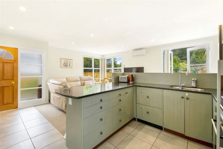 Photo of property in 8 Birdwood Road, Swanson, Auckland, 0612