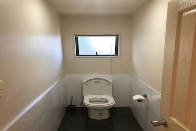 Photo of property in 8 Blethyn Place, Te Atatu South, Auckland, 0610