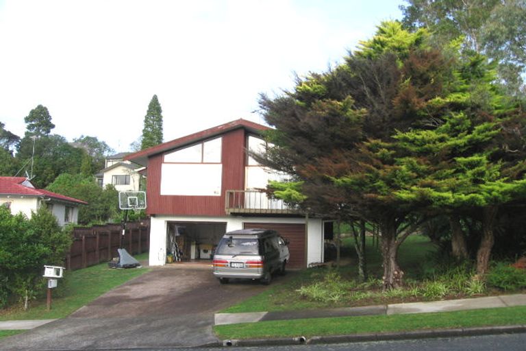 Photo of property in 13 Calman Place, Chatswood, Auckland, 0626